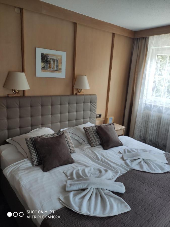 Hotel-Restaurant Zum Hirschhaus Inklusiv Chiemgaukarte 루폴딩 외부 사진